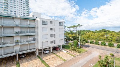 Apartamento de diseño sobre la Mansa, Punta del Este, Uruguay