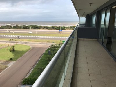 Apartamento frente a playa brava 