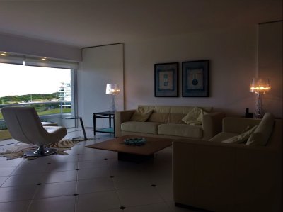 Apartamento en la Brava, para alquiler. 