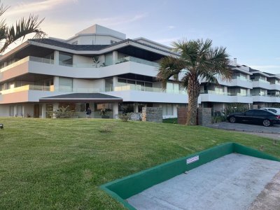 Apartamento en la Barra, ubicado a 10 metros del mar.