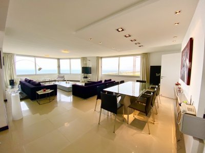 Espectacular Apartamento frente a playa brava 