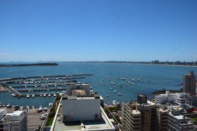 Apartamento en venta con vista al puerto