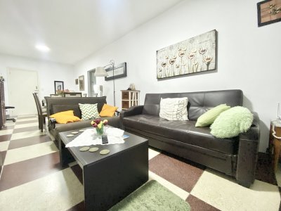 Apartamento Venta 1 dormitorio y medio Patio Parrillero Garaje Península Punta del Este