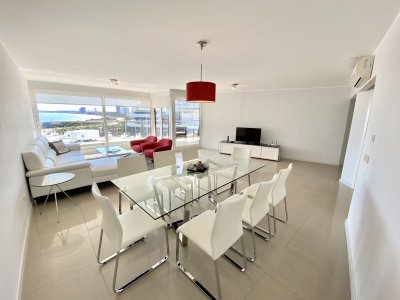 Apartamento Venta Playa Mansa Punta del Este 3 Dormitorios en Suite con Amenities y Terraza
