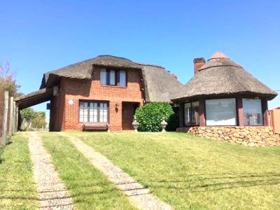 CASA A LA VENTA EN EL CHORRO. 