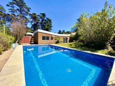 Casa Alquiler 4 dormitorios más dependencia Brava Punta del Este 
