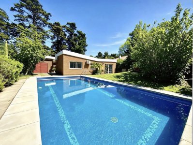 Casa Alquiler 4 dormitorios más dependencia Brava Punta del Este 