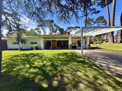 Casa Venta 4 dormitorios Lugano Punta del Este