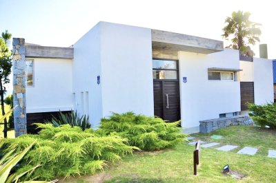 Casa, Venta, 5 dormitorios, Punta Piedras.