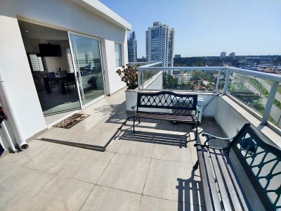 Apartamento en ALQUILER de 2 Dormitorios  Península - Punta del Este