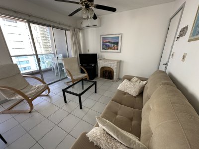 Apartamento en alquiler de temporada enero febrero de 2 dormitorios en Punta del Este 