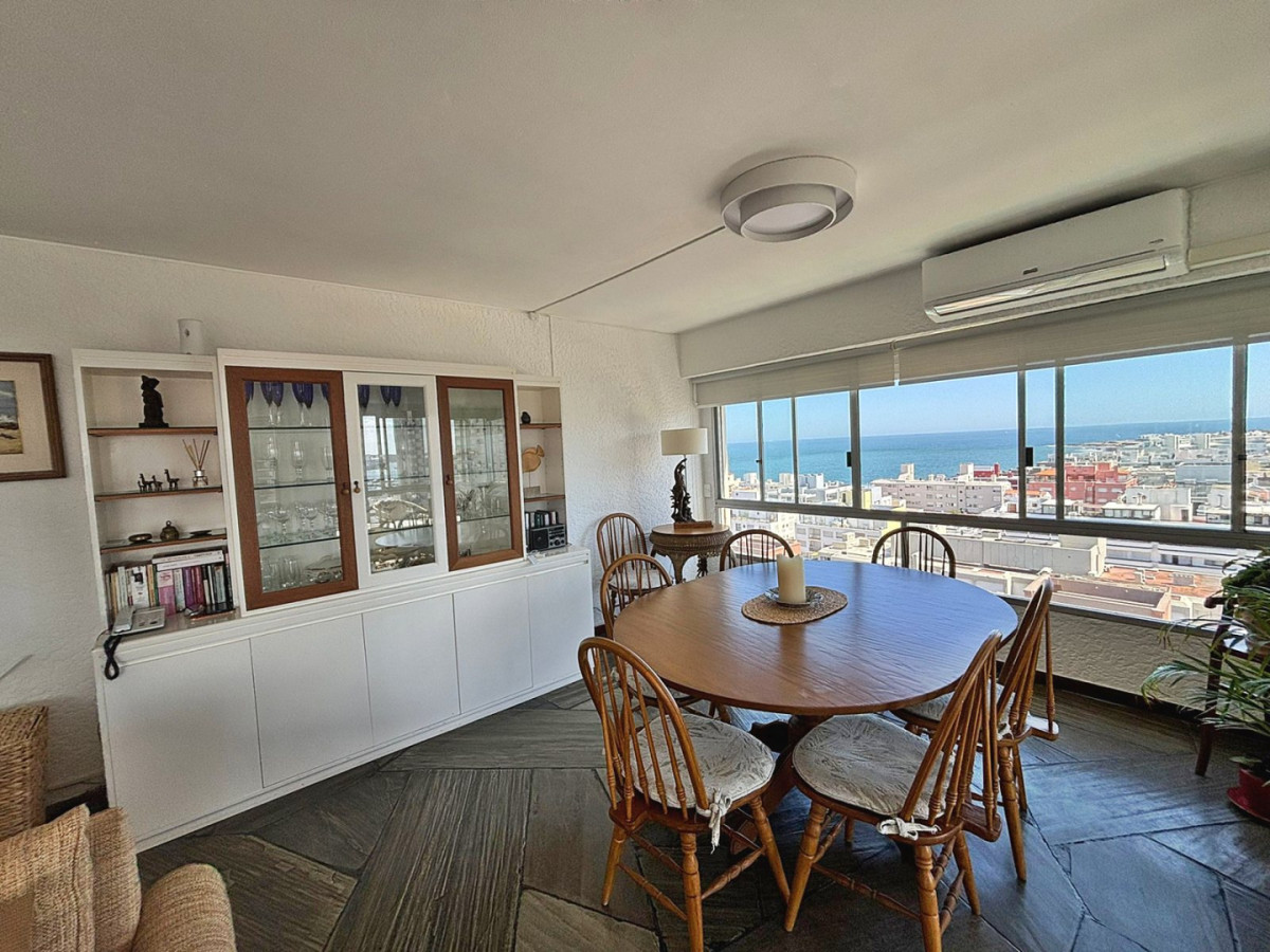 Apartamento de 3 dormitorios en Península-Punta del Este con hermosa vista