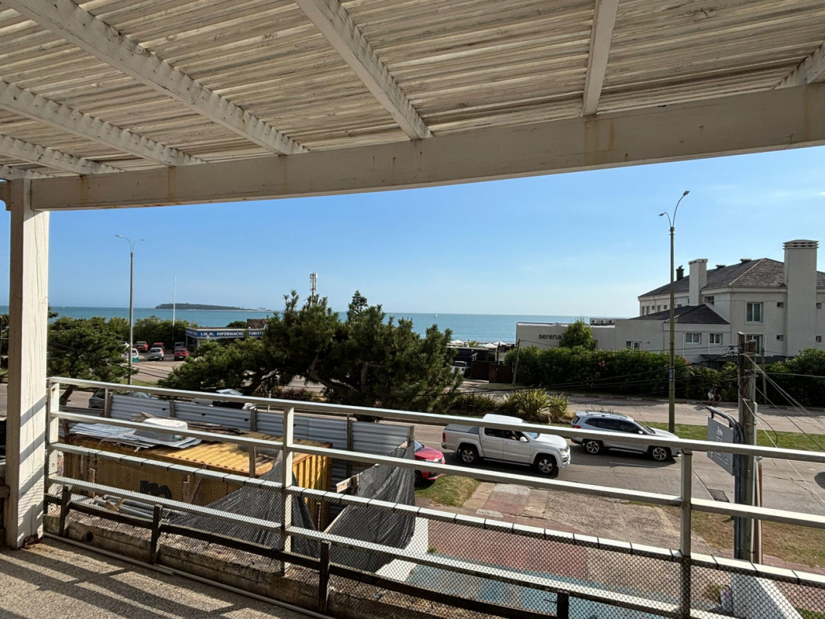 Apartamento de 2 dormitorios en primera linea en venta 
