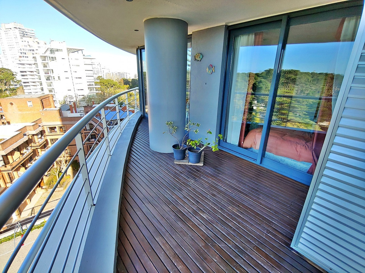 Apartamento en Torre de categoria.