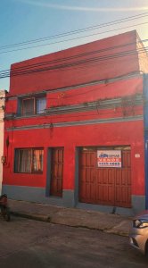 Muy linda casa en el centro de San Carlos. 3 dormitorios. 1 baño.