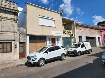 Casa en SAN CARLOS + LOCAL COMERCIAL 