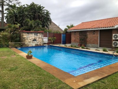 Hermosa casa en alquiler  con 5 dormitorios  PUNTA DEL ESTE 