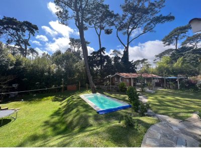 Casa en alquiler de enero 4 dormitorios en Cantegril  Punta del este 