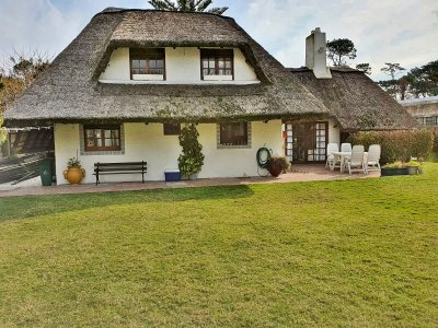 Casa en Las Delicias con 3 dormitorios y jardín amplio!