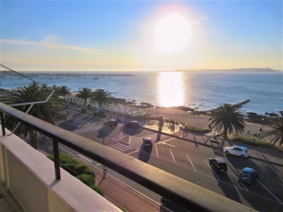 Frente al Puerto de Punta del Este Penthouse, duplex con parrillero