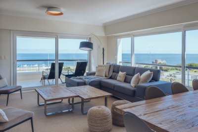 Exclusivo Penthouse en dos plantas con vista a Punta Ballena y Punta del Este.