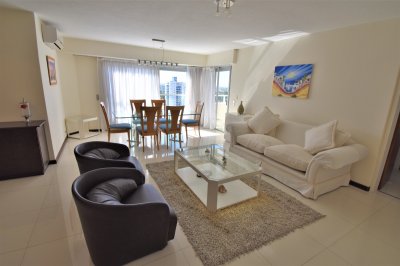 Departamento de 3 dormitorios en piso alto