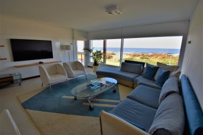 Primera linea de Playa Brava - Penthouse Duplex, reciclado