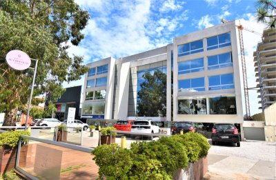 Venta en bloque, único edifico corporativo en Punta del Este.