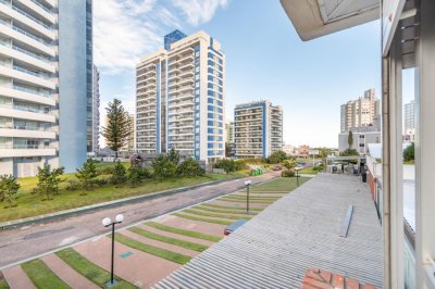 VENTA DE DEPARTAMENTO DE 2 DORMITORIOS EN AIDY GRILL PUNTA DEL ESTE