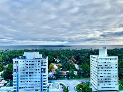 OPORTUNIDAD EN VENTA DE 2 DORMITORIOS EN TORRE GREEN LIFE PUNTA DEL ESTE 