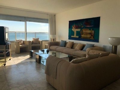  Venta de Apartamento 3 DORMITORIOS en Playa Mansa, Punta del Este  