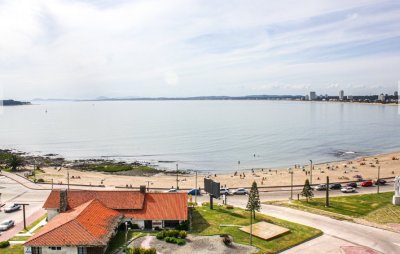 DEPARTAMENTO DE 3 DORMITORIOS EN EDIFICIO TORREON, PUNTA DEL ESTE