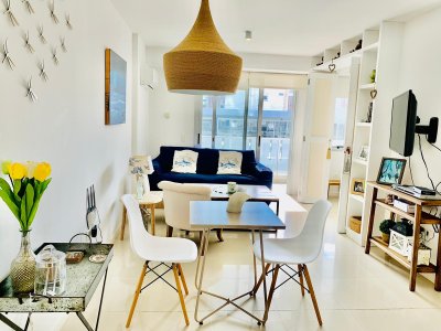 VENTA DE APARTAMENTO DE 2 DORMITORIOS EN EDIFICIO ARENAS DEL MAR