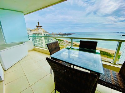 DEPARTAMENTO DE 2 DORMITORIOS EN SEASON TOWER, PUNTA DEL ESTE