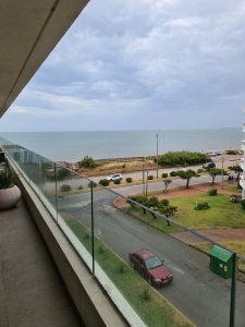 EDIFICIO CON SERVICIOS FRENTE AL MAR