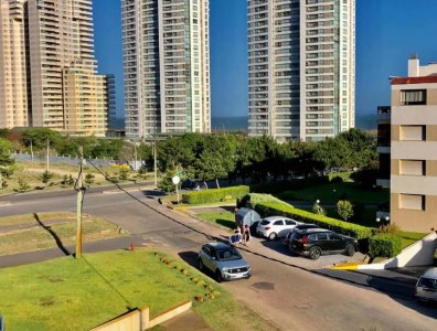 DEPARTAMENTO SUPER AMPLIO A PASOS DEL MAR!