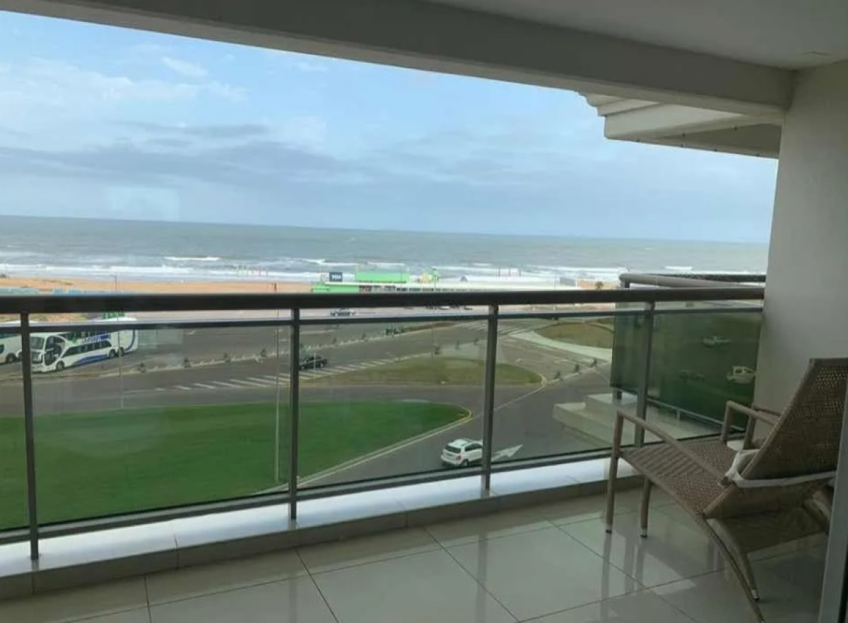 Apartamento en venta de 3 dormitorios en Torre Imperiale, Punta del Este.