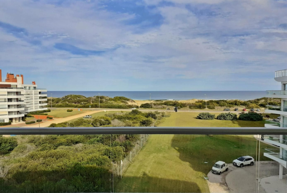 Apartamento en venta, edificio Silente-Punta del Este.