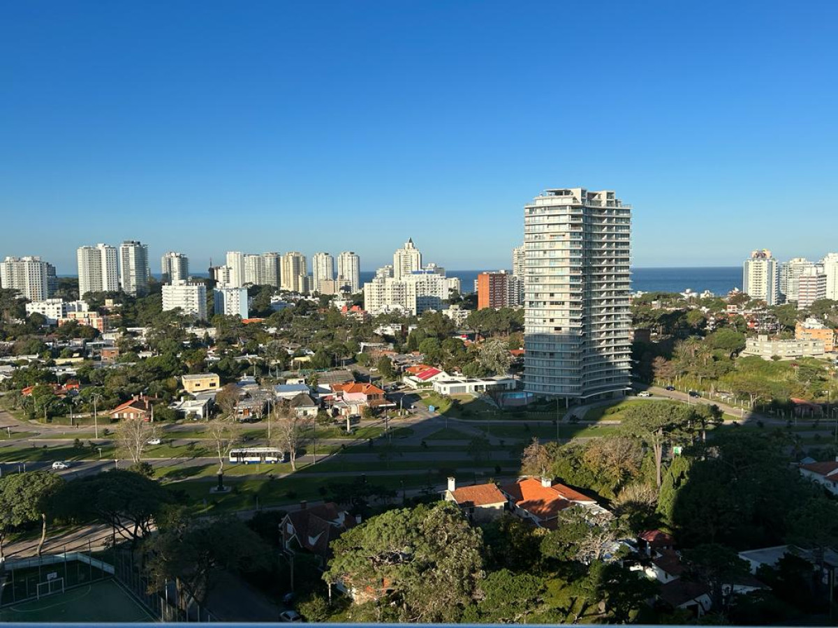 Apartamento en venta de 2 dormitorios en Miami Boulevard, Punta del Este.