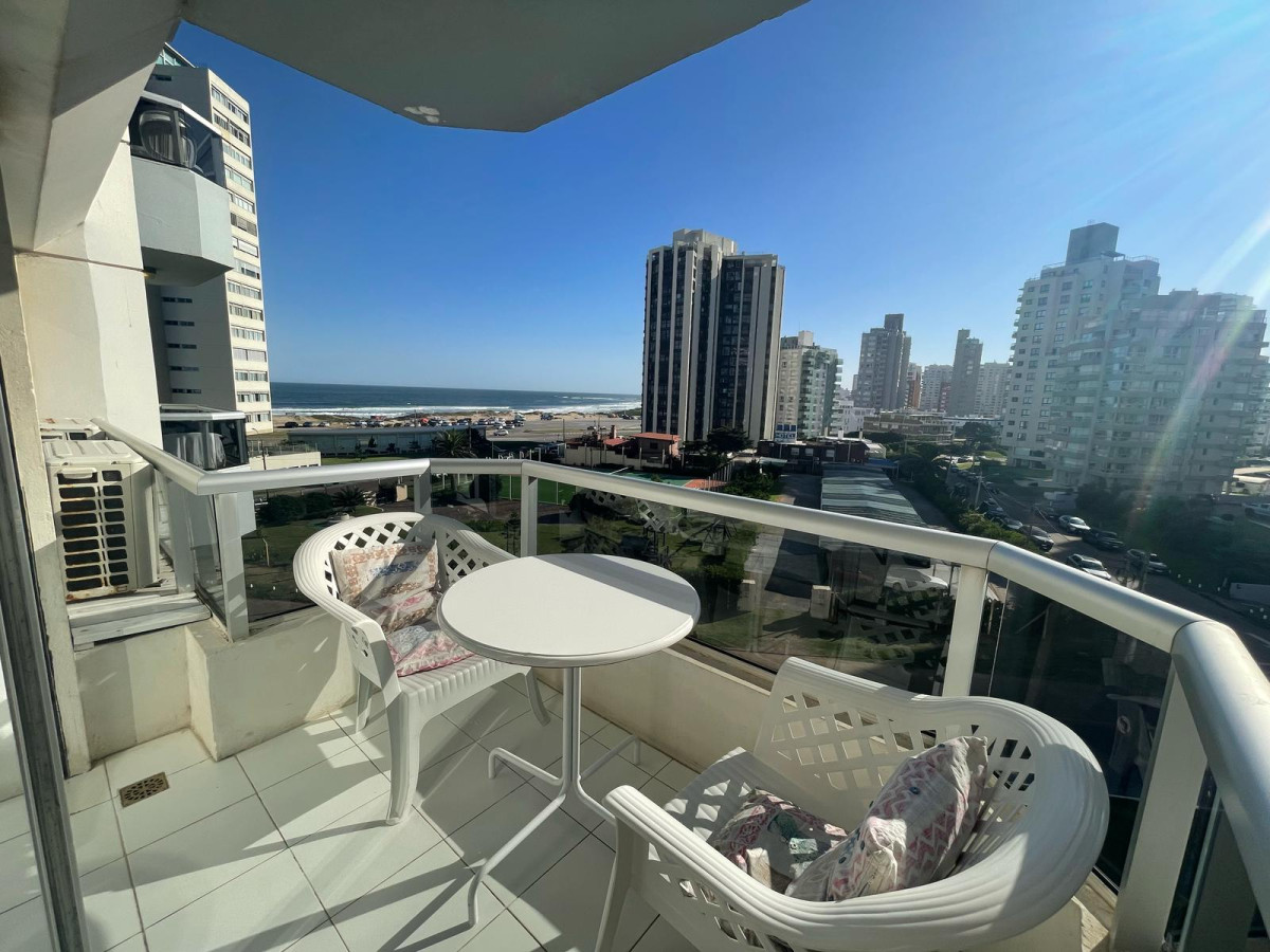 Departamento en Venta de 1 dormitorio y medio Torre Marina II, Punta del Este