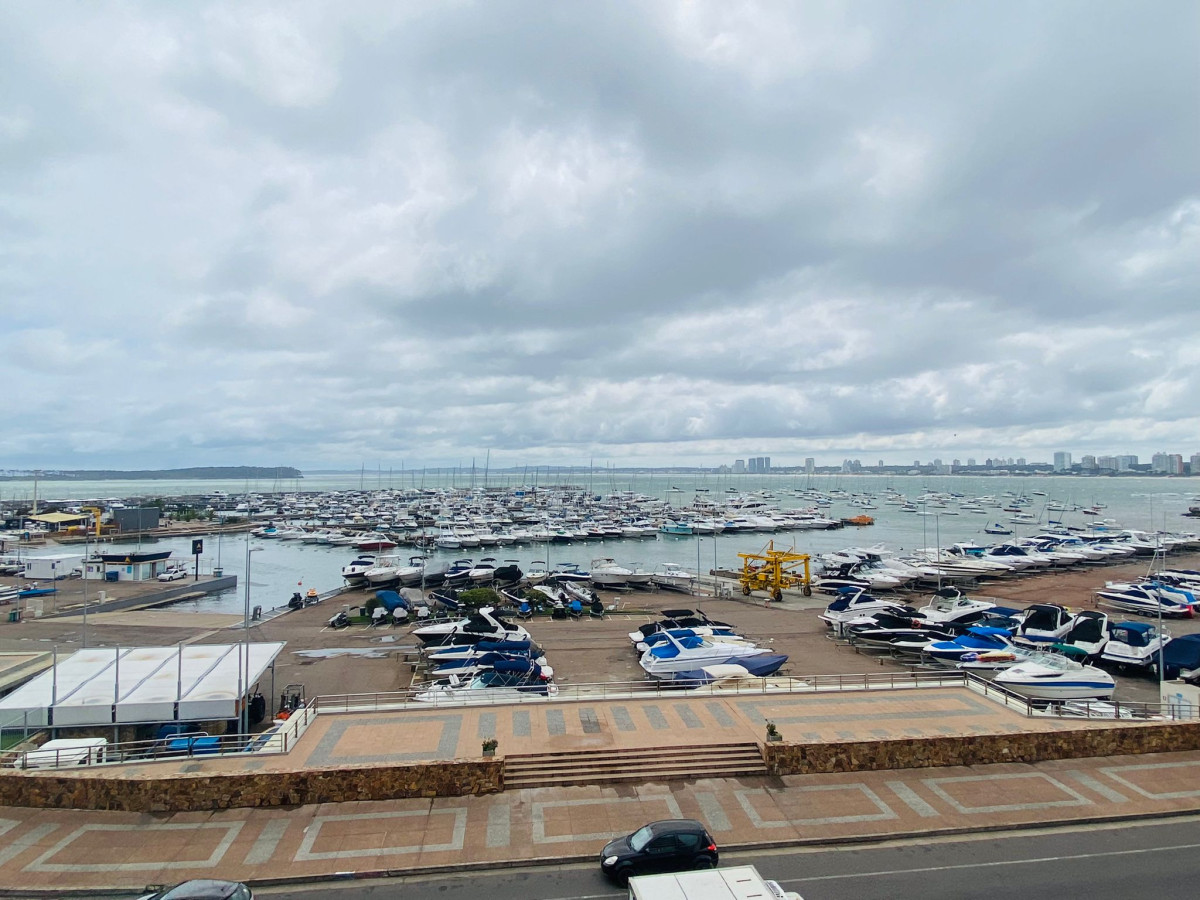 Apartamento de 3 dormitorios en venta en Portofino, Punta del Este.