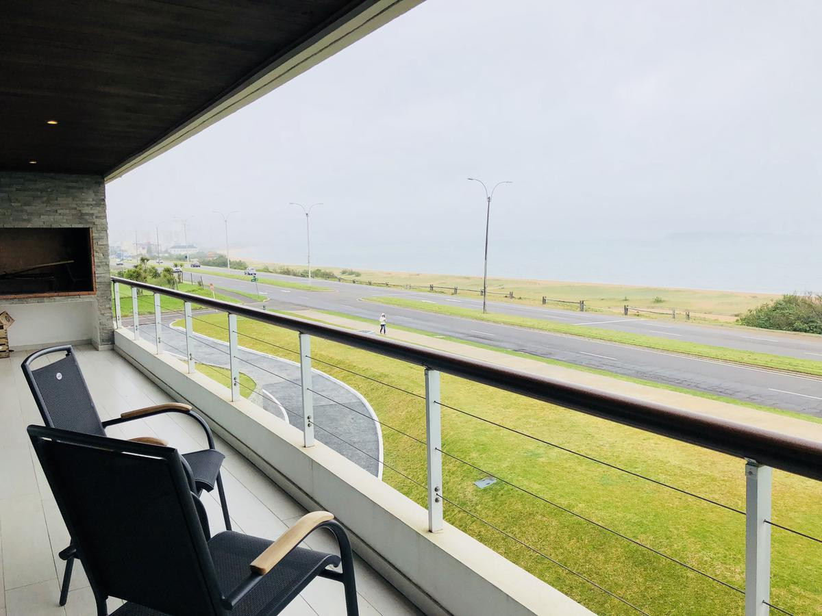 Apartamento en venta de 3 dormitorios en Punta del Este.