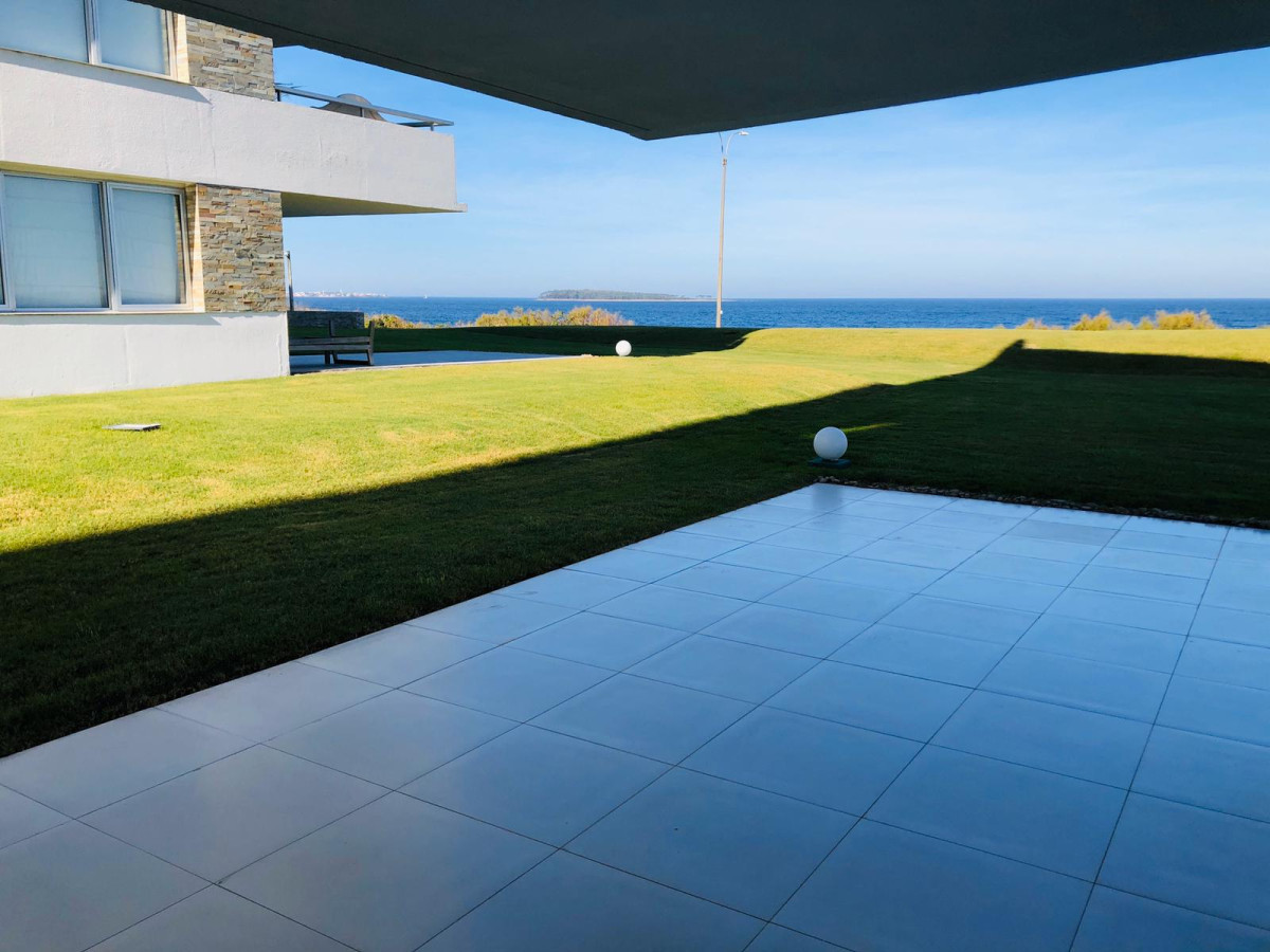 Apartamento en venta en edificio Lumiere, Punta del Este.