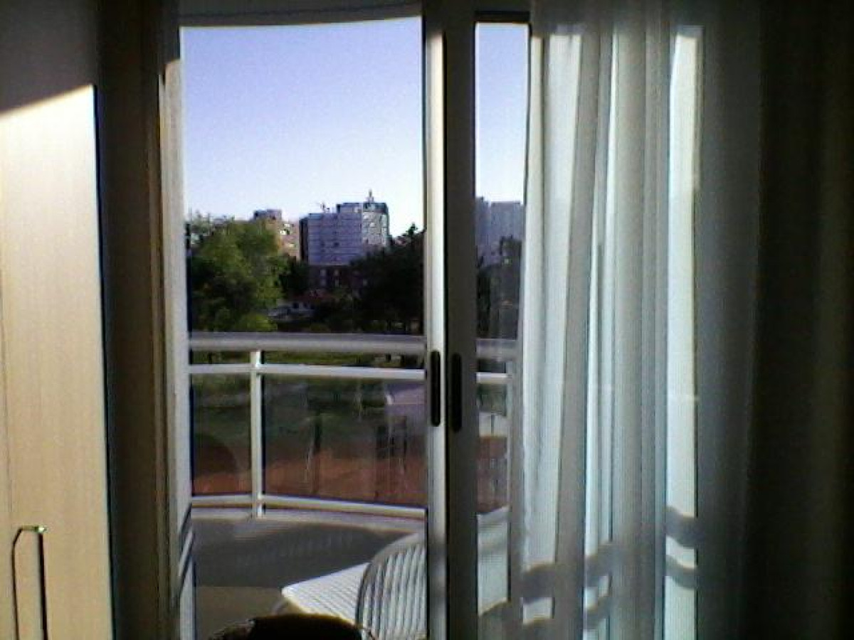 Apartamento en venta de 2 dormitorios en Ocean Drive, Punta del Este.