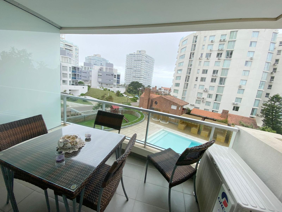 Apartamento en venta de 2 dormitorios en Wind Tower, Punta del Este.