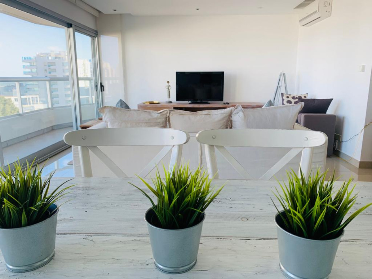 Apartamento en venta de 3 dormitorios en Brava Biarritz, Punta del Este.