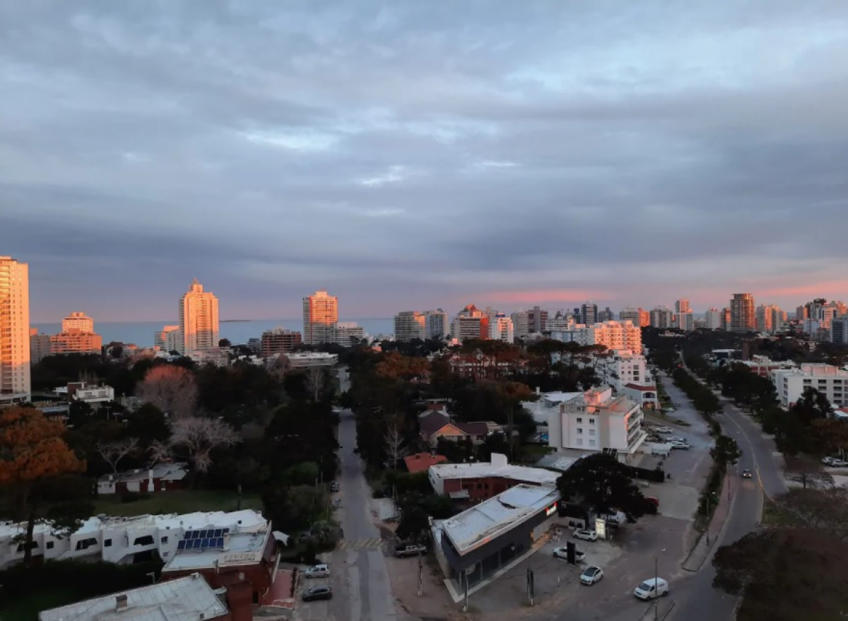 Apartamento en venta de 2 dormitorios en Place Lafayette, Punta del Este.