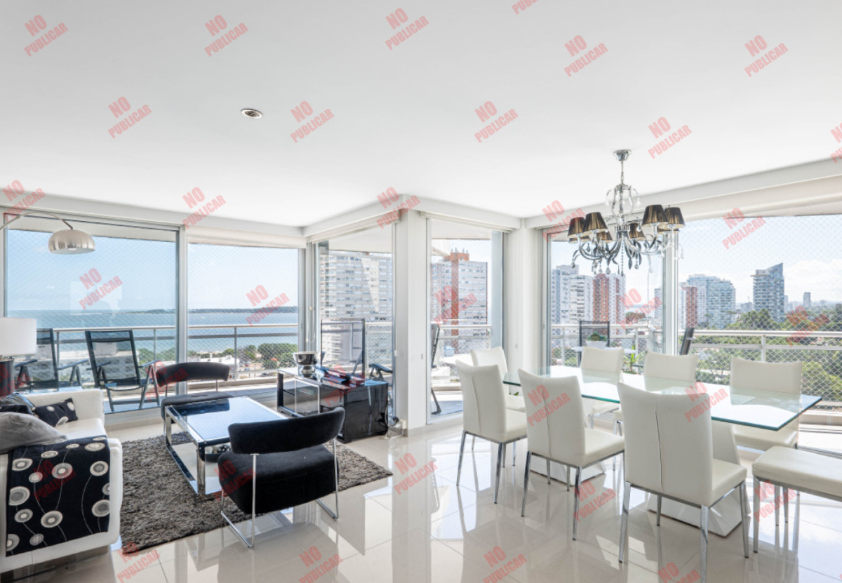 Apartamento en venta de 3 dormitorios y dependencia en Sunrise Tower, Punta del Este