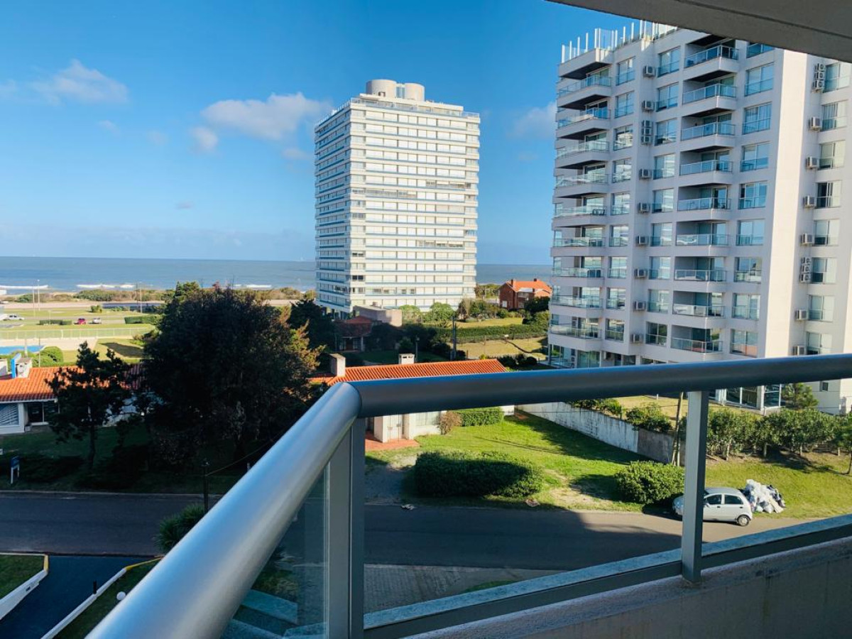 Apartamento en venta de 3 dormitorios en Brava Biarritz, Punta del Este.