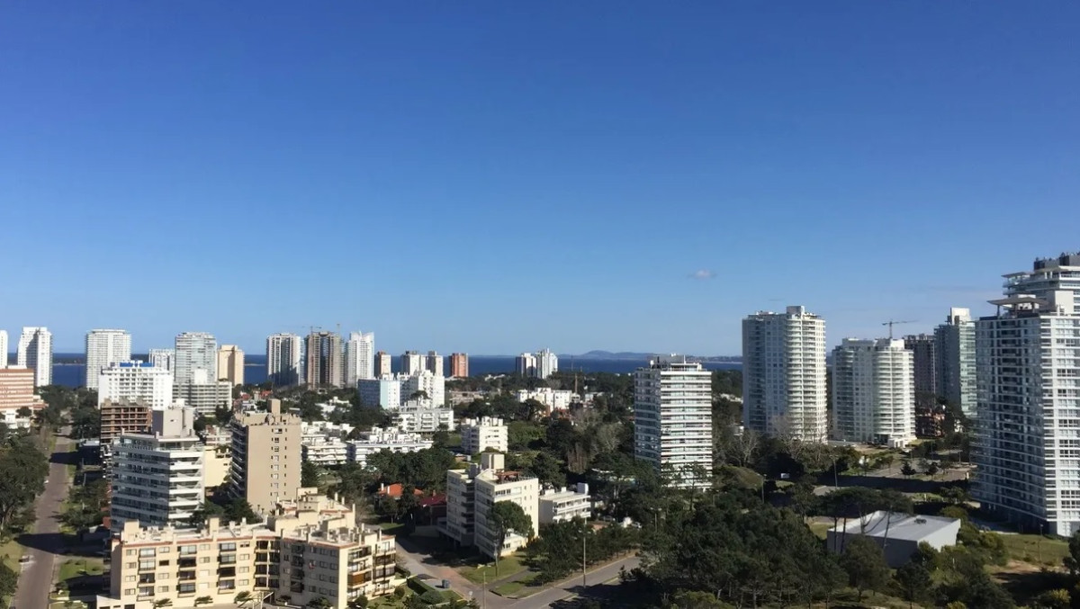 Apartamento en edificio Le Parc, Brava-Punta del Este.